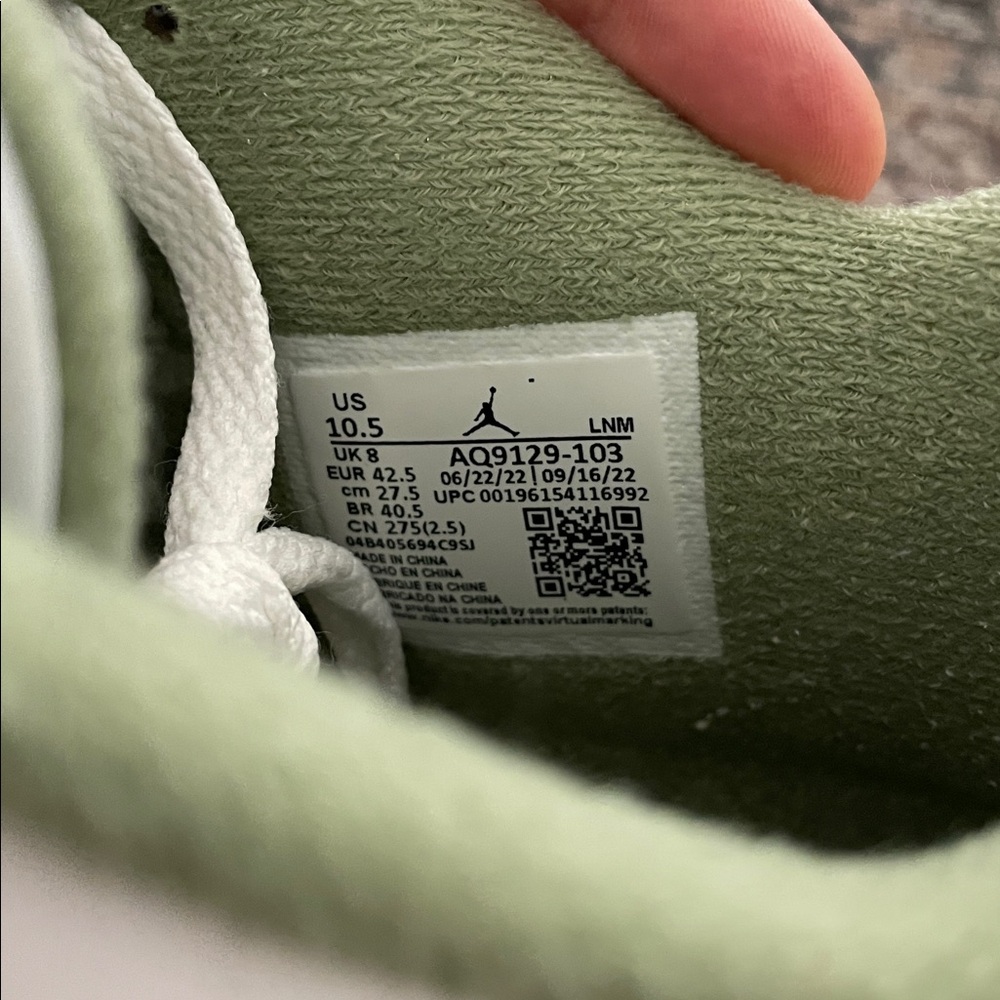 Nike Women’s White Black Light Green Retro Sneakers - Picture 8 of 12